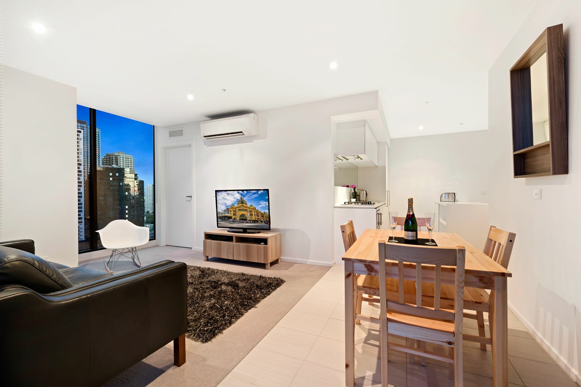 Premier Stays Melbourne Exterior photo
